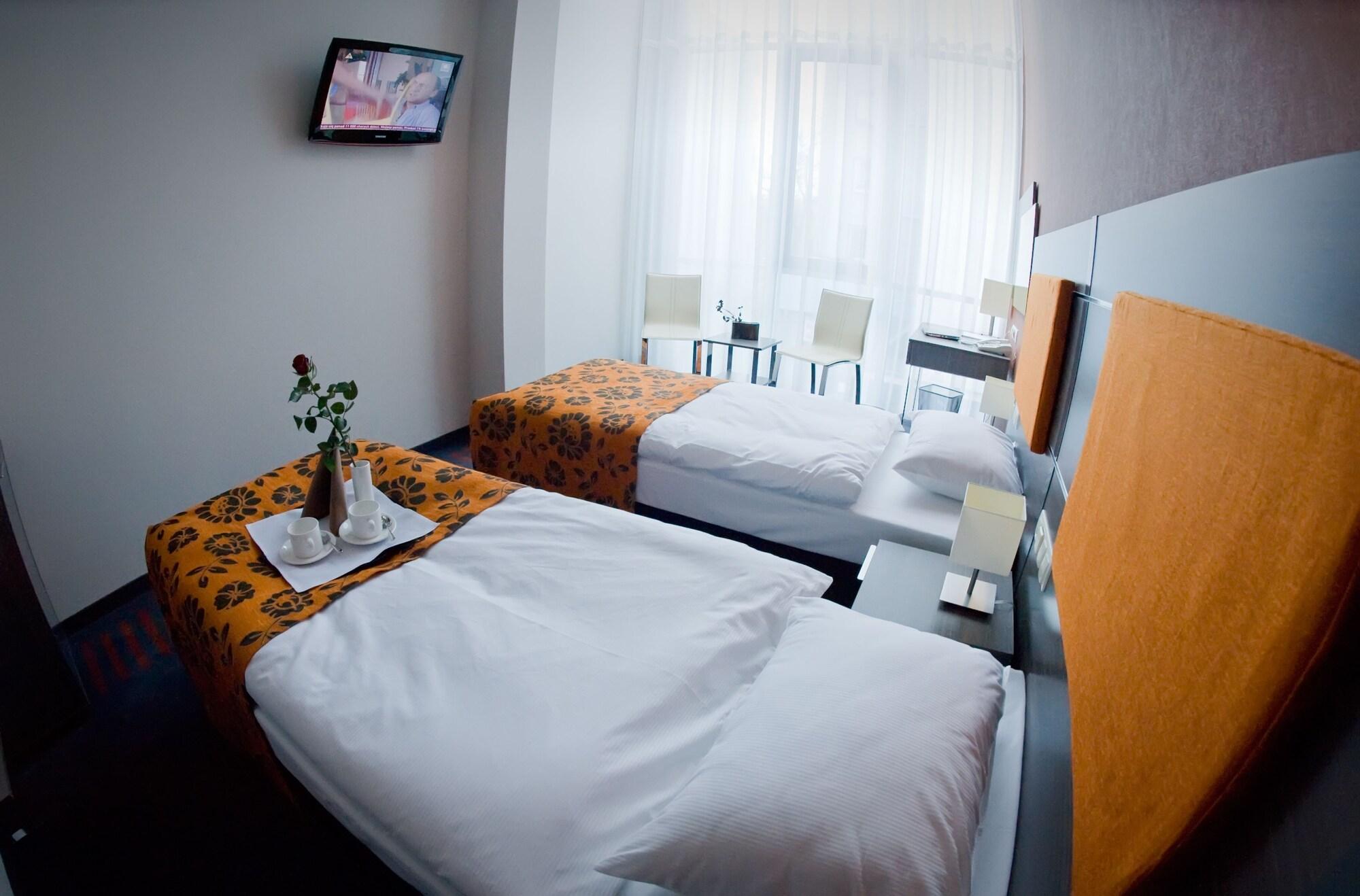 Hotel Centrum Business Красков Екстериор снимка