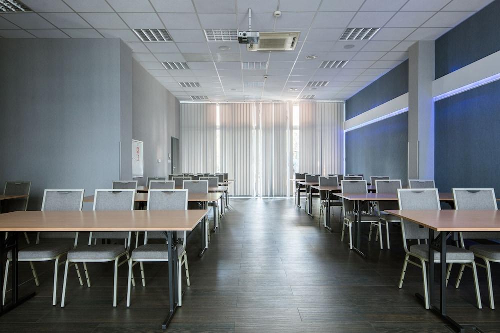 Hotel Centrum Business Красков Екстериор снимка